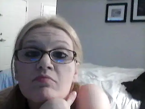 Snapshot of MickeysMallory9787 chatting on 02-03-26, 12:31 MickeysMallory9787 online show from 02-03-26, 12:31