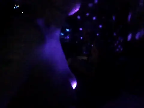 Snapshot of MickeysMallory9787 chatting on 04-07-26, 01:00 MickeysMallory9787 online show from 04-07-26, 01:00