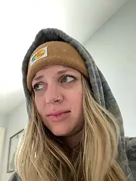 Snapshot of molly_witha_chance chatting on 02-03-25, 02:45 molly witha chance online show from 02-03-25, 02:45