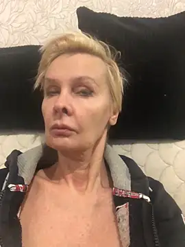 Snapshot of HelgaHimmell chatting on 11-18-25, 08:02 HelgaHimmell online show from 11-18-25, 08:02