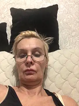 Snapshot of HelgaHimmell chatting on 11-19-25, 09:04 HelgaHimmell online show from 11-19-25, 09:04