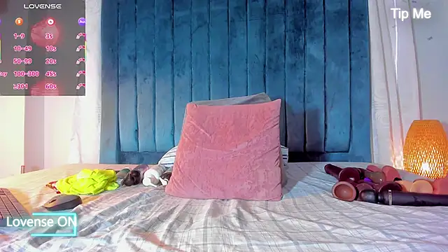 blondehorny69 online show from 10-11-25, 07:34