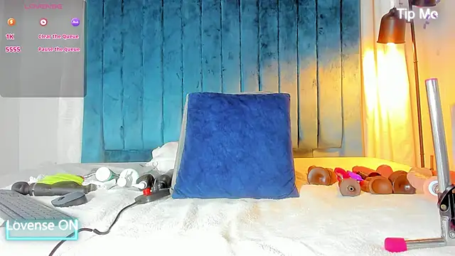 blondehorny69 online show from 11-01-25, 07:27