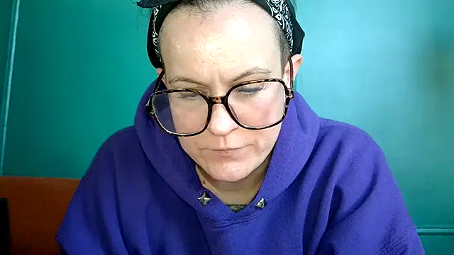 Snapshot of quinnmariexo chatting on 10-21-25, 08:20 quinnmariexo online show from 10-21-25, 08:20