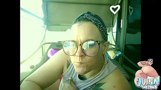 Snapshot of quinnmariexo chatting on 12-17-25, 05:08 quinnmariexo online show from 12-17-25, 05:08