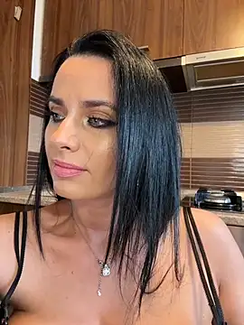 Hotmomcheckk  online show from 11-06-25, 10:16