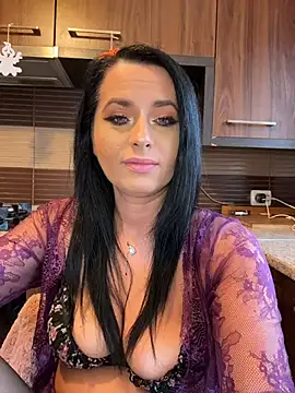 Hotmomcheckk  online show from 01-07-26, 10:29