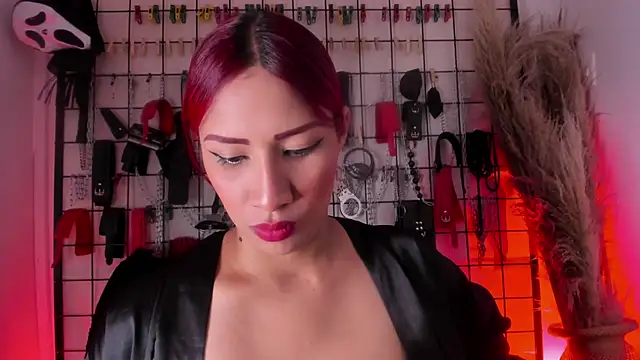 Snapshot of charrlotte_quinn chatting on 11-21-25, 03:00 charrlotte quinn online show from 11-21-25, 03:00