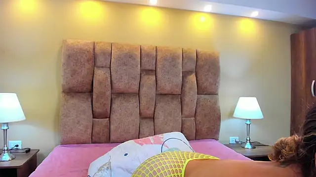 MiiaHot online show from 12-01-25, 08:36