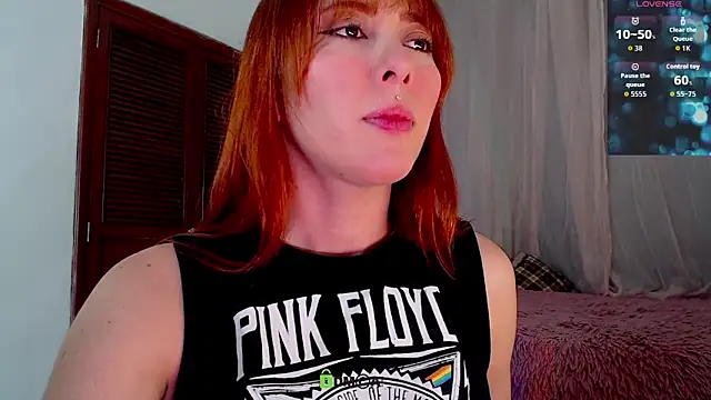 lanaturner  online show from 10-25-25, 06:43