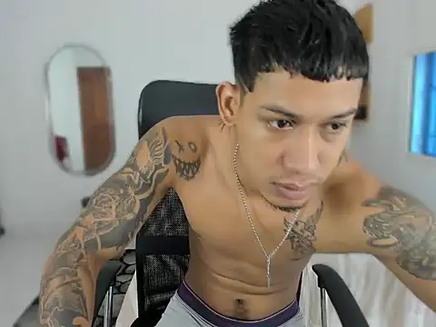 Snapshot of slim_master12 chatting on 09-12-25, 12:05 slim master12 online show from 09-12-25, 12:05