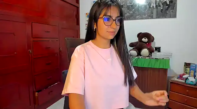 Snapshot of Isabellaa22_1 chatting on 01-12-25, 04:00 Isabellaa22 1 online show from 01-12-25, 04:00