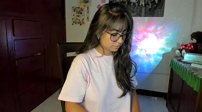 Snapshot of Isabellaa22_1 chatting on 02-06-25, 12:43 Isabellaa22 1 online show from 02-06-25, 12:43