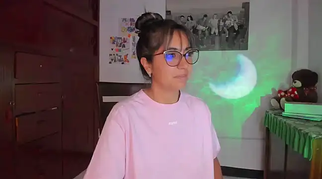 Snapshot of Isabellaa22_1 chatting on 02-06-25, 11:54 Isabellaa22 1 online show from 02-06-25, 11:54