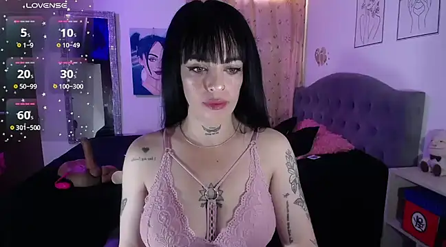 Snapshot of violett_honney chatting on 01-12-25, 08:47 violett honney online show from 01-12-25, 08:47
