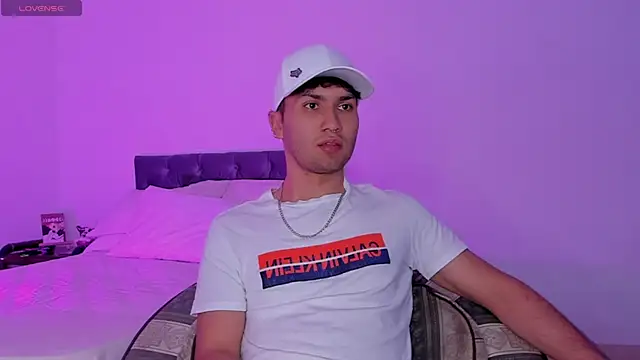 Snapshot of Valerio_James7 chatting on 01-09-25, 11:34 Valerio James7 online show from 01-09-25, 11:34