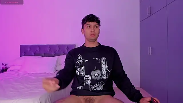 Snapshot of Valerio_James7 chatting on 02-10-25, 10:19 Valerio James7 online show from 02-10-25, 10:19