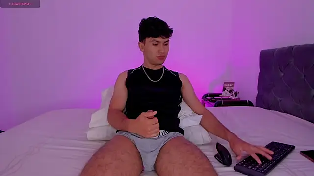 Snapshot of Valerio_James7 chatting on 02-14-25, 12:57 Valerio James7 online show from 02-14-25, 12:57