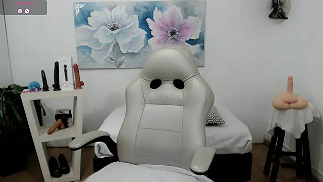 mom hot   online show from 03-01-25, 09:48