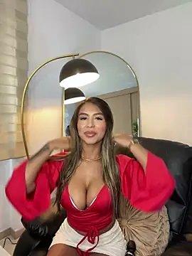 Snapshot of _laura_02 chatting on 02-20-25, 05:07  laura 02 online show from 02-20-25, 05:07