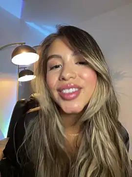 Snapshot of _laura_02 chatting on 03-01-25, 12:50  laura 02 online show from 03-01-25, 12:50