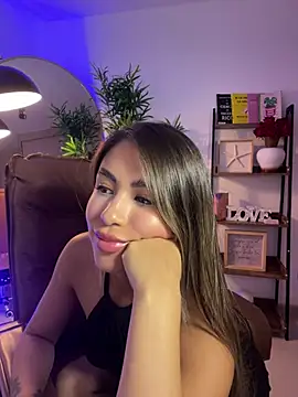 Snapshot of _laura_02 chatting on 03-18-25, 07:53  laura 02 online show from 03-18-25, 07:53