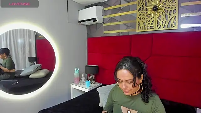 Snapshot of hanny_milf chatting on 01-11-25, 11:56 hanny milf online show from 01-11-25, 11:56
