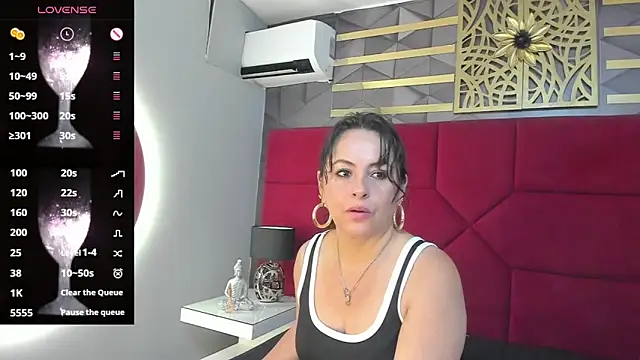 Snapshot of hanny_milf chatting on 02-19-25, 11:49 hanny milf online show from 02-19-25, 11:49