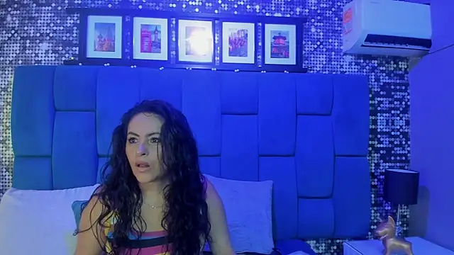 Snapshot of hanny_milf chatting on 10-22-25, 11:32 hanny milf online show from 10-22-25, 11:32