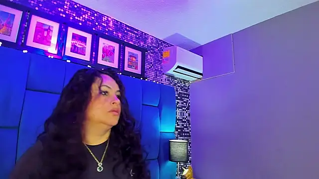 Snapshot of hanny_milf chatting on 11-08-25, 11:43 hanny milf online show from 11-08-25, 11:43