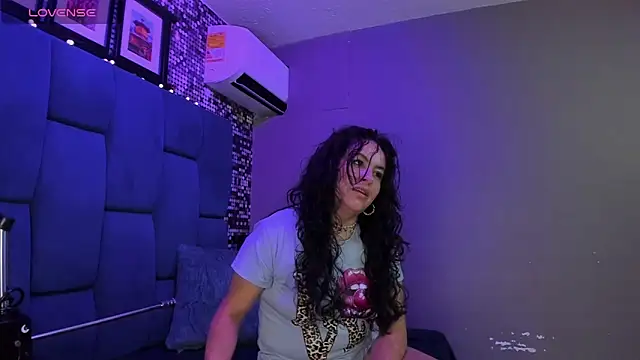 Snapshot of hanny_milf chatting on 11-20-25, 11:32 hanny milf online show from 11-20-25, 11:32