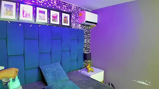 Snapshot of hanny_milf chatting on 12-17-25, 12:33 hanny milf online show from 12-17-25, 12:33