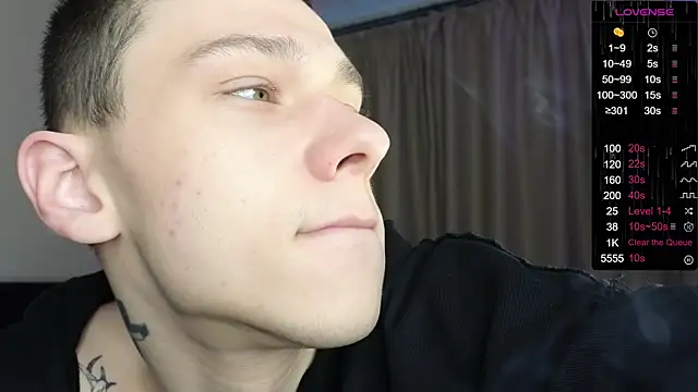 Snapshot of R1mmo__ chatting on 10-11-25, 07:18 R1mmo online show from 10-11-25, 07:18