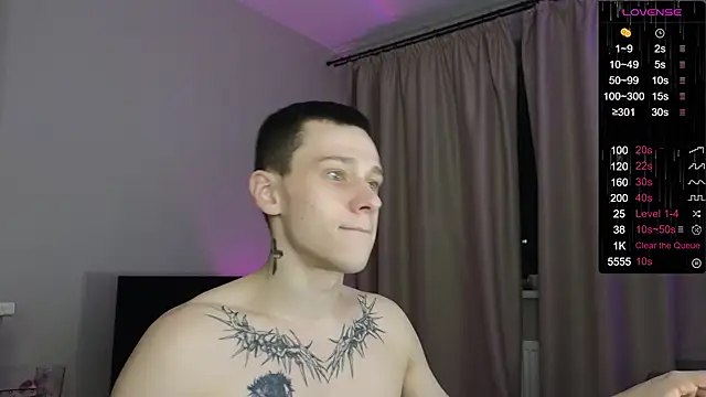 Snapshot of R1mmo__ chatting on 10-11-25, 08:18 R1mmo online show from 10-11-25, 08:18