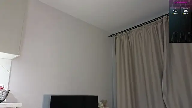 Snapshot of R1mmo__ chatting on 11-10-25, 06:29 R1mmo online show from 11-10-25, 06:29