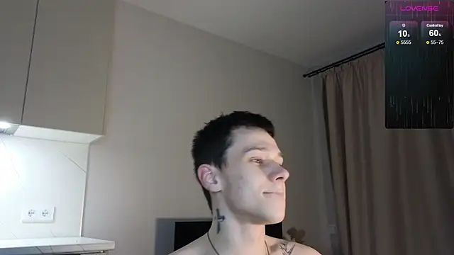 Snapshot of R1mmo__ chatting on 11-11-25, 05:13 R1mmo online show from 11-11-25, 05:13