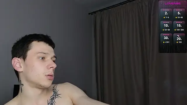 Snapshot of R1mmo__ chatting on 11-18-25, 03:05 R1mmo online show from 11-18-25, 03:05