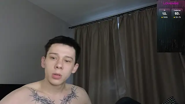 Snapshot of R1mmo__ chatting on 11-20-25, 07:52 R1mmo online show from 11-20-25, 07:52