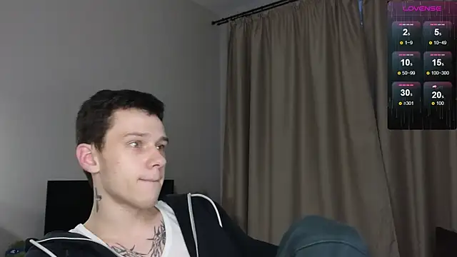 Snapshot of R1mmo__ chatting on 11-21-25, 12:48 R1mmo online show from 11-21-25, 12:48