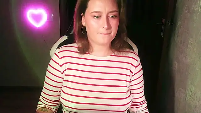 Snapshot of OksiFels chatting on 09-16-25, 09:27 OksiFels online show from 09-16-25, 09:27