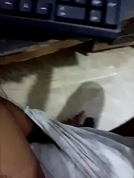 Snapshot of slchiku chatting on 11-09-25, 06:39 slchiku online show from 11-09-25, 06:39