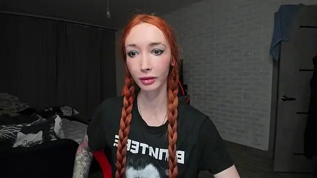 Roxy Silver online show from 11-18-25, 08:02