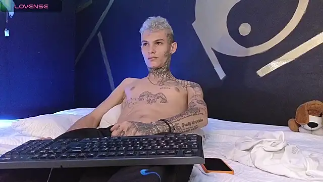 Stuart Boy  online show from 03-10-25, 08:34