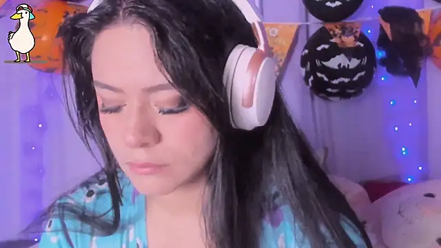 Snapshot of _niiky chatting on 10-24-25, 12:01 niiky online show from 10-24-25, 12:01