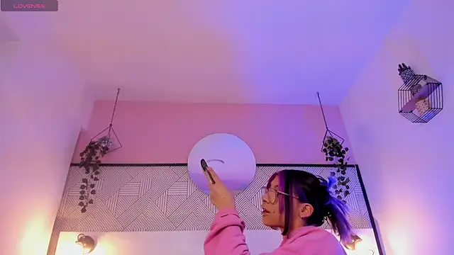 Snapshot of Violetta_Nur chatting on 10-19-25, 11:27 Violetta Nur online show from 10-19-25, 11:27