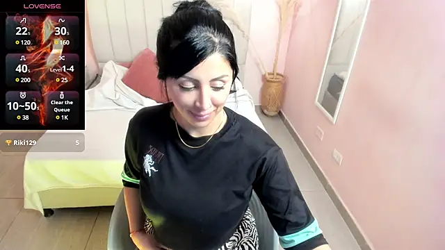 tiffani  love online show from 01-04-25, 06:51