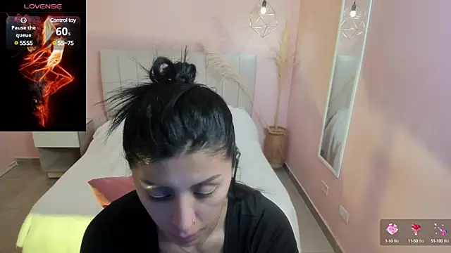 tiffani  love online show from 01-11-25, 01:32