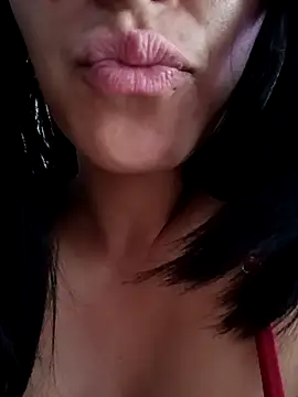 tiffani  love online show from 10-09-25, 08:18