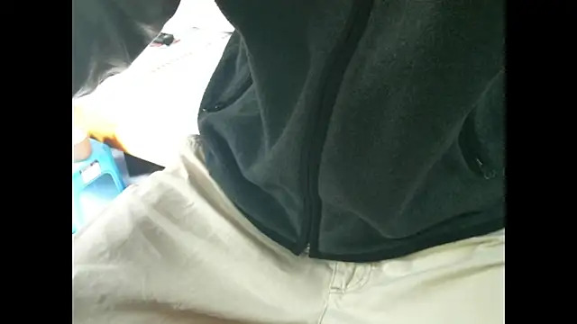 triangle0623 online show from 12-16-25, 03:44