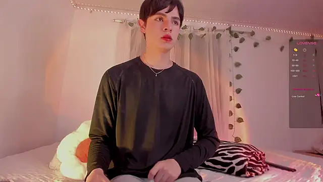 Snapshot of ianstar_599 chatting on 12-18-24, 11:30 ianstar 599 online show from 12-18-24, 11:30